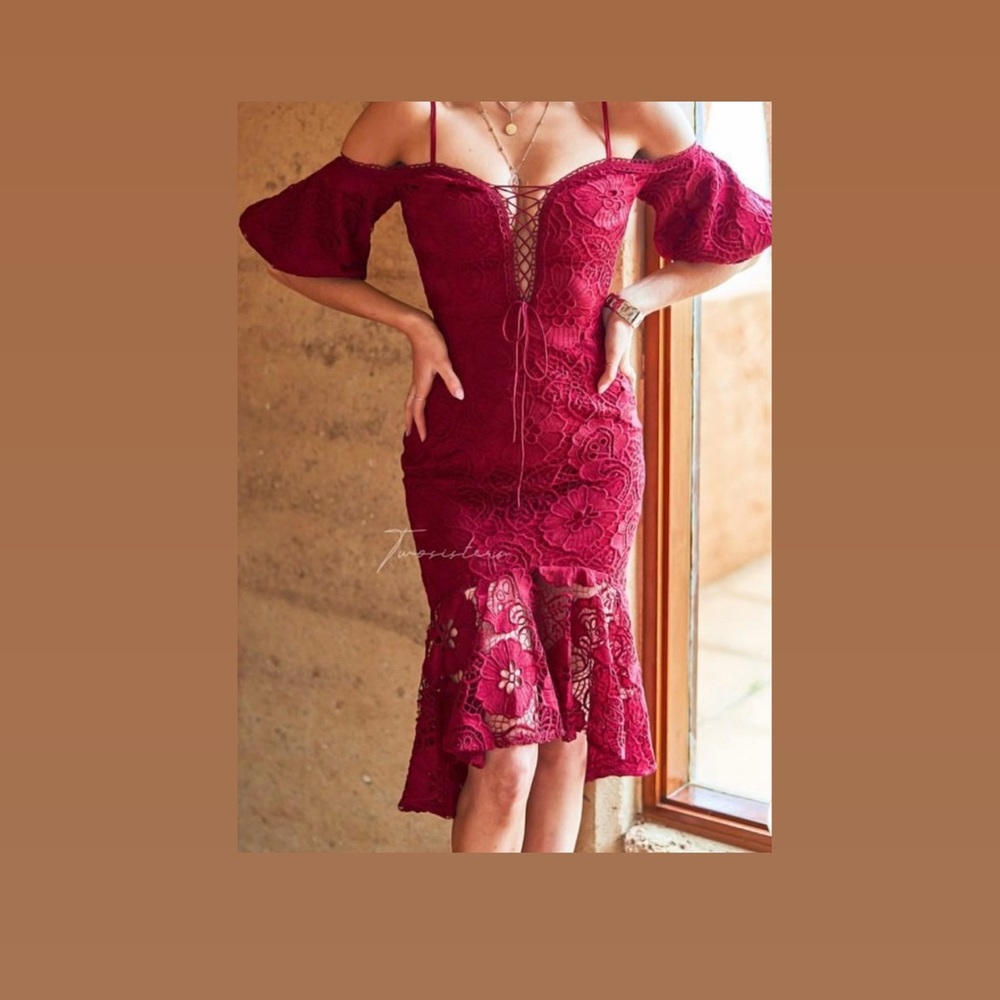 Red Dress/ Size 4 from Jeus. Brand New.
